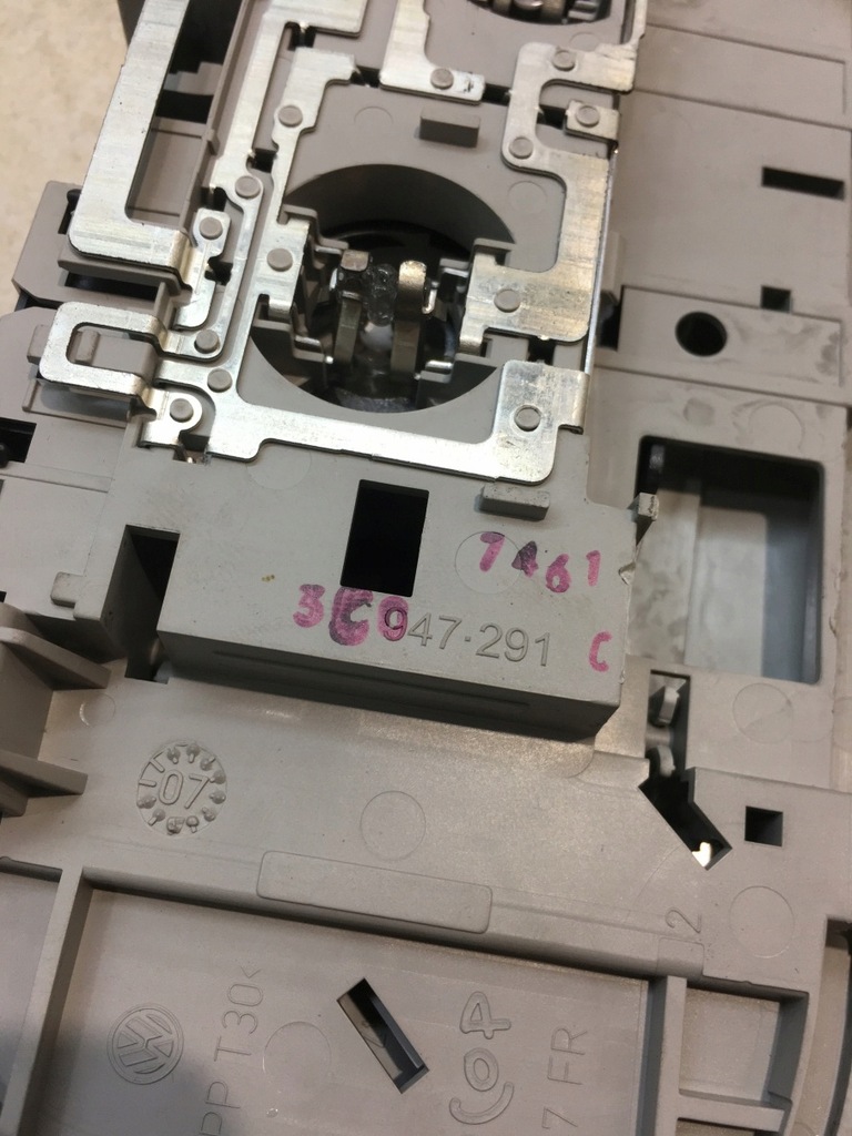 фото №5, Лампа потолочный passat b6 3c0947291c