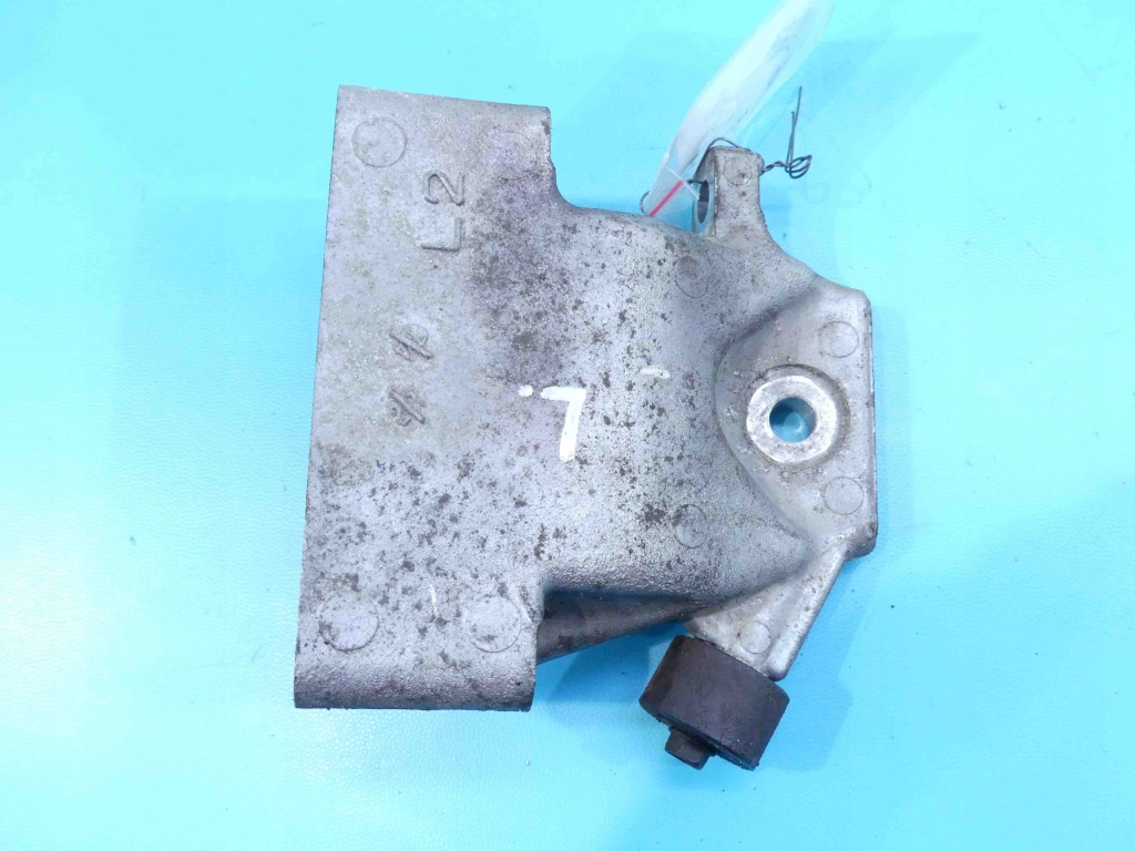 Кронштейн подушка двигуна ліва lexus ls iv 5.0 ls600h Оригінал