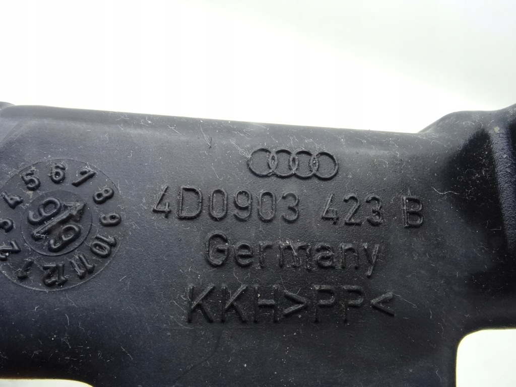 фото №3, Audi a8 d2 труба воздухозаборник генератора 4d0903423b