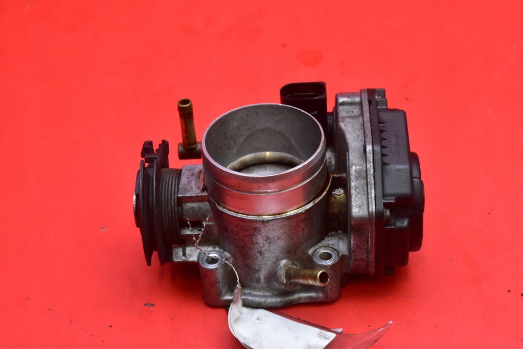 фото №5, Дросельна заслінка 06a133064j audi a3 8l 1.6 8v 101 km 96-00