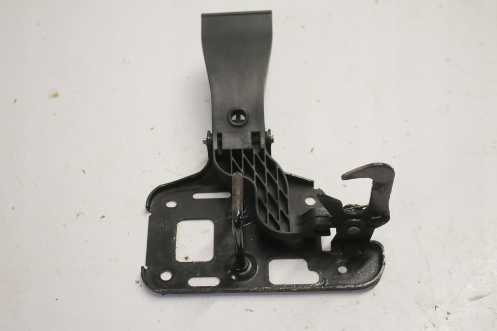 фото №1, Засувка капот audi a5 coupe