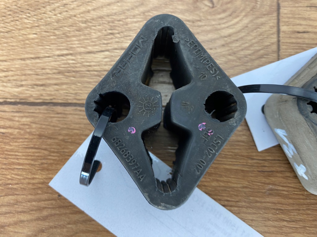 Кронштейн кронштейн выхлоп глушителя ram 1500 2019+ usa Недорого