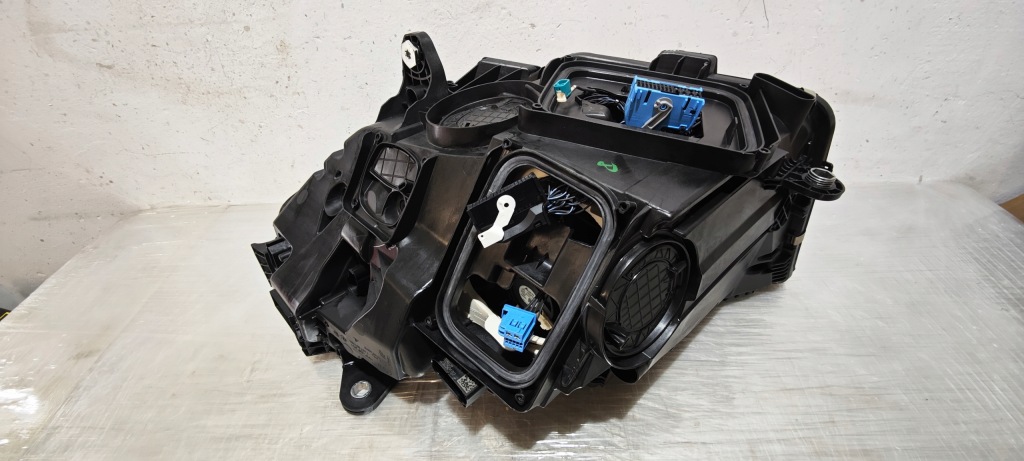 Фара правая  перед mercedes e klasa w214 digital ходовие огни Цена