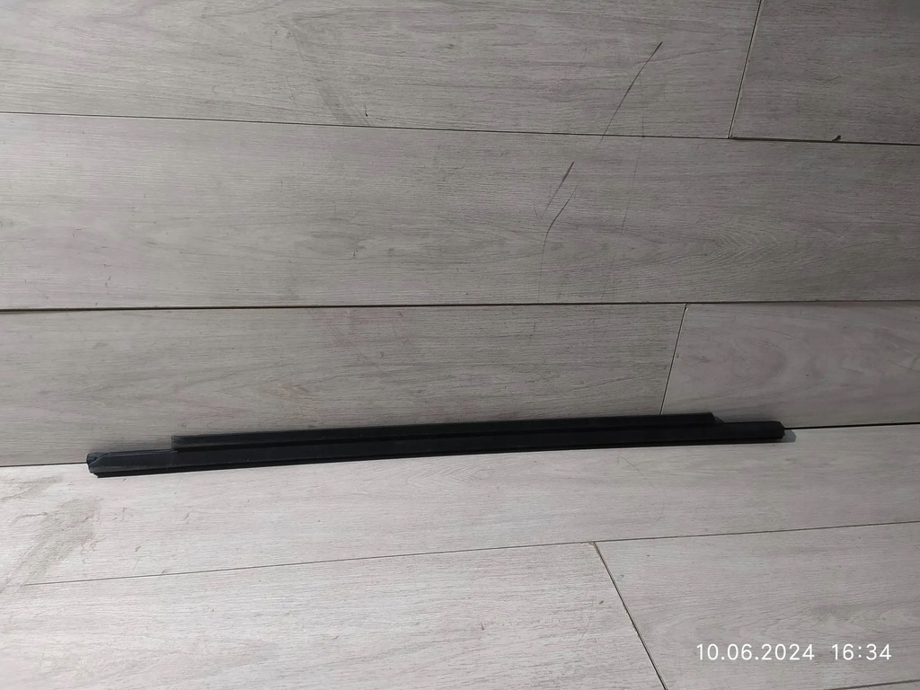 фото №1, 8768. bmw i4 молдинг уплотнитель левый задняя 7482967