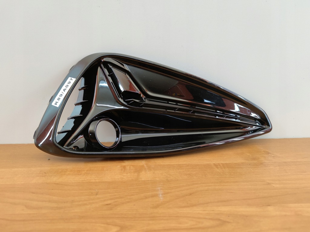 Купить Правая решётка рамка противотуманной фары hyundai i30 19-21 год