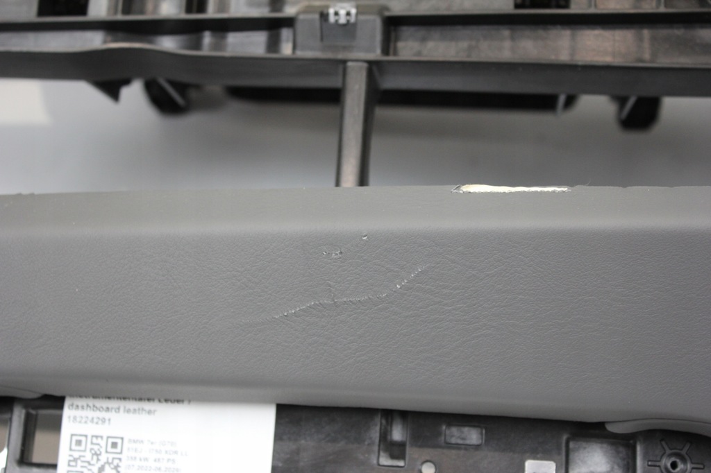 фото №8, Панель приладів консоль приладова шкіряний оригінальна atlasgrau bmw g70 i7 veii