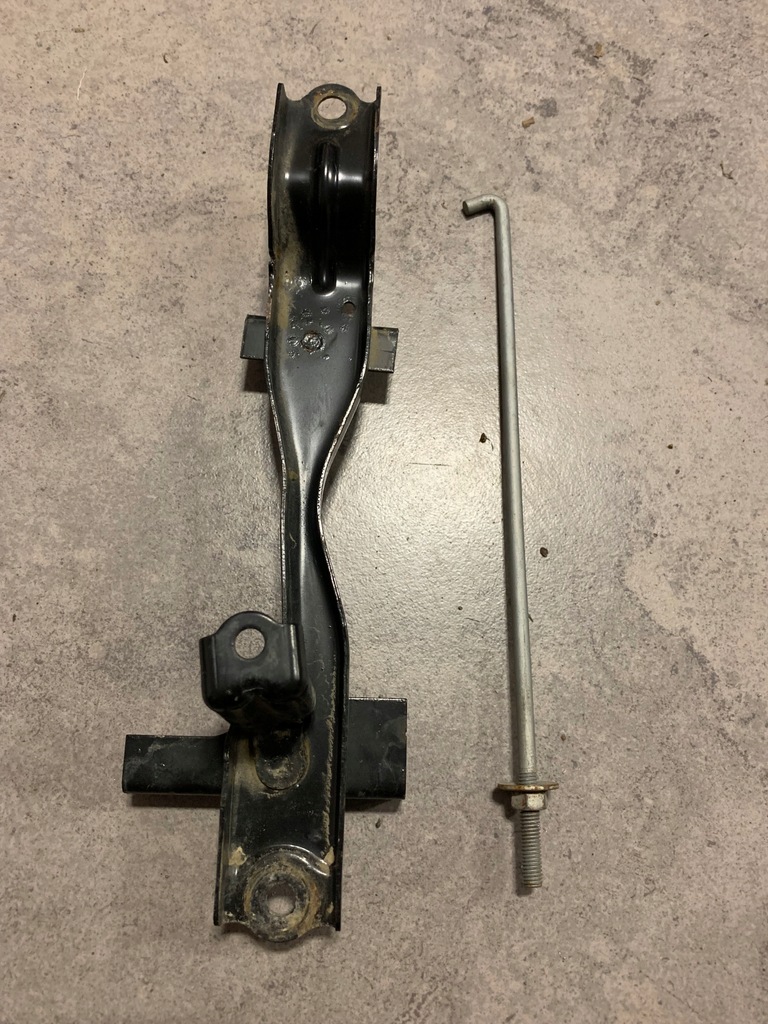 фото №1, Кронштейн аккумулятор auris i бензин