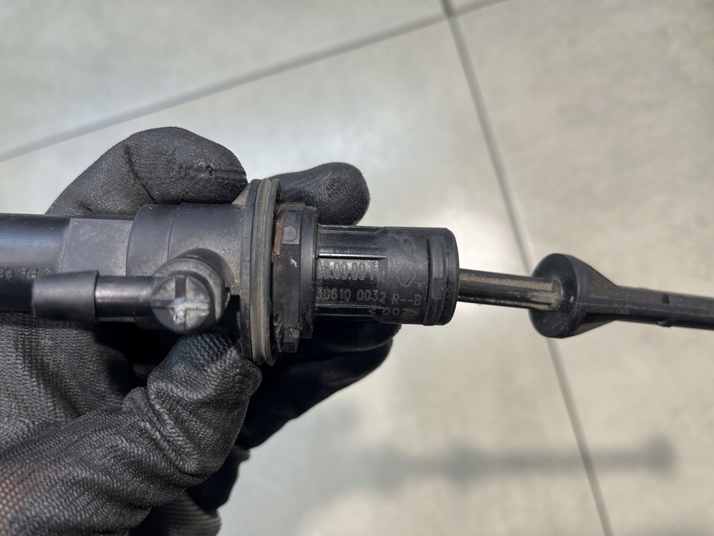 фото №9, Цилиндр сцепления насос сцепления laguna iii 2.0 dci 306100032