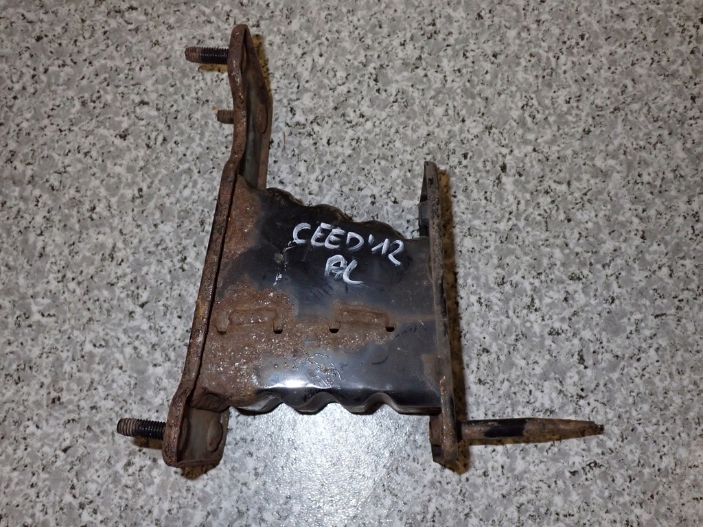 фото №1, Kia ceed 06-12 кронштейн бампера задняя