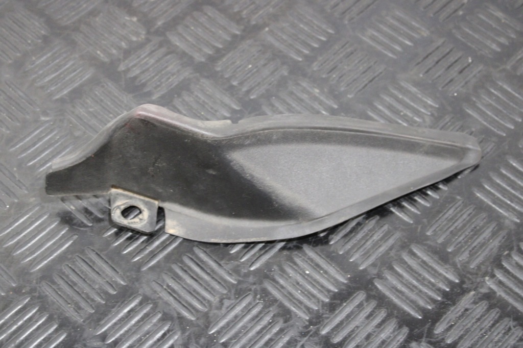 фото №1, Заглушка жабо права 50546543 alfa romeo giulia veloce