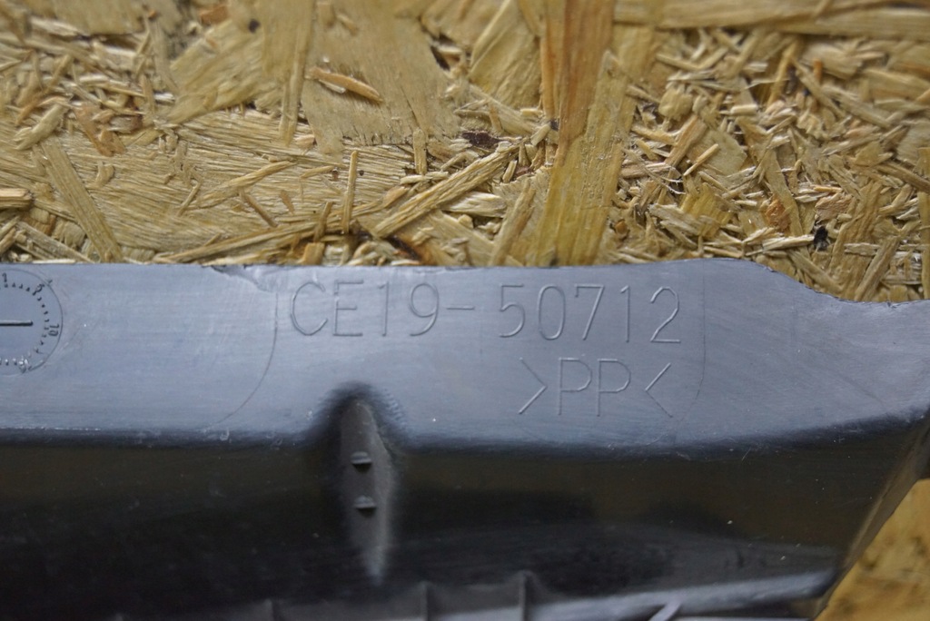 фото №14, Mazda оригінальний номер ce19-50712 решітка радіатора решітка радіатора радіатора