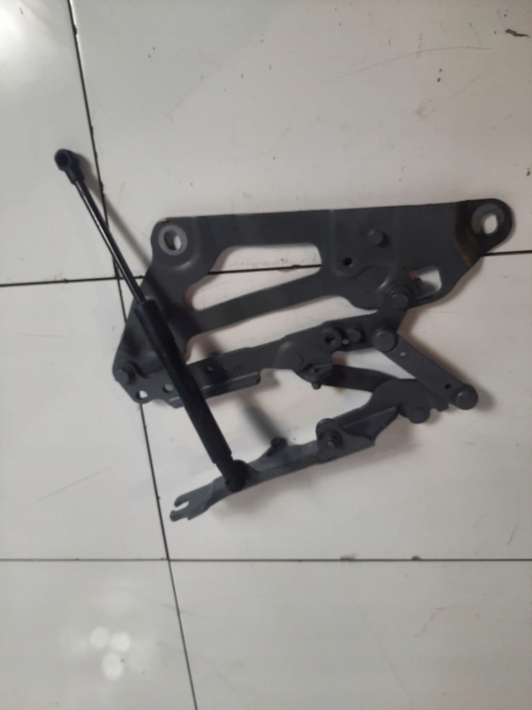 фото №1, Bmw 07 gt лівий петля капот 7046323