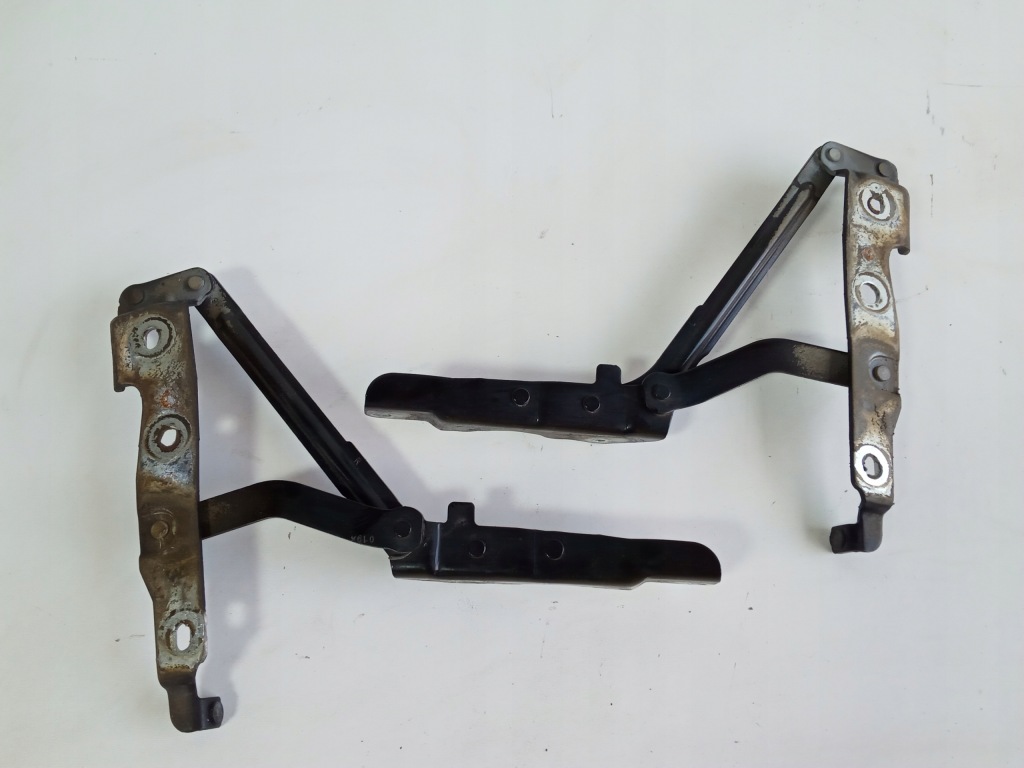 фото №1, Ford mustang v 10-14 петля крышки багажника правый