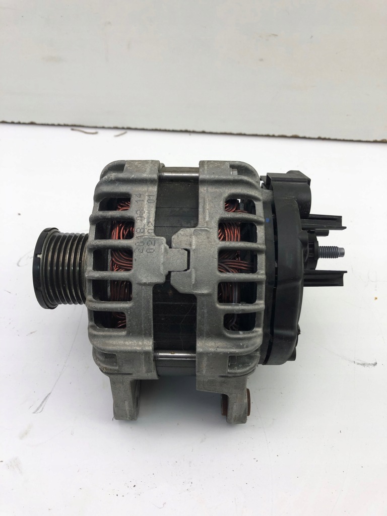 Купити Renault scenic iv 1.3 tce генератор 231004be0b-f