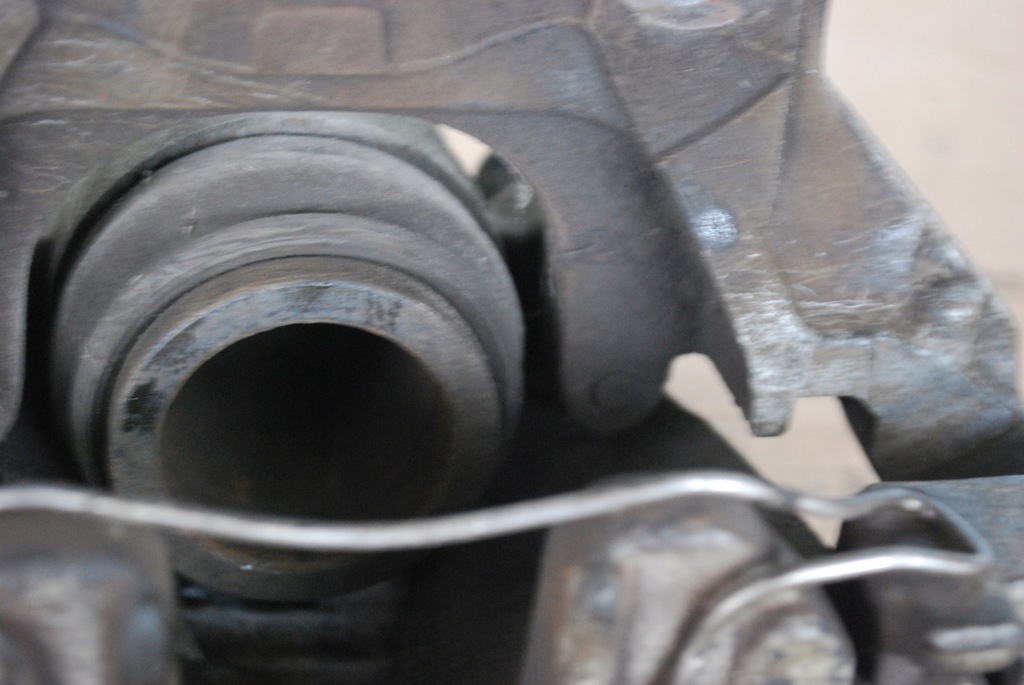 фото №8, Суппорт тормозной правый перед audi tt 8n 1.8t