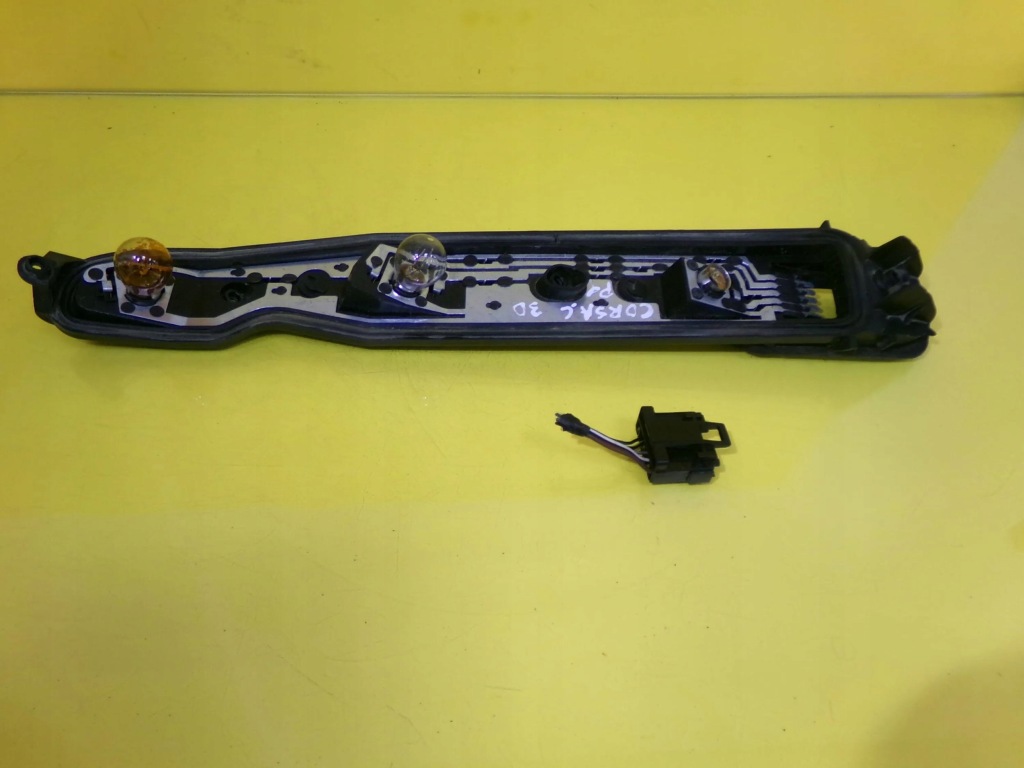 Вкладыш лампы правый задний  opel corsa c nr964 в Украине