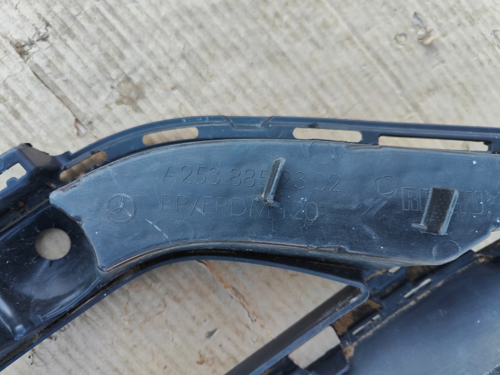 Накладка накладка-спойлер бампера mercedes glc w253 amg a2538852302 Киев