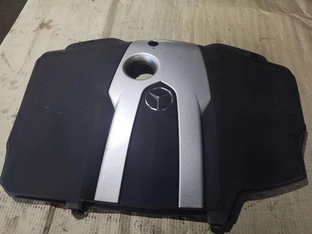 Купити Накладка двигуна верхній mercedes w166 ml a6510108412