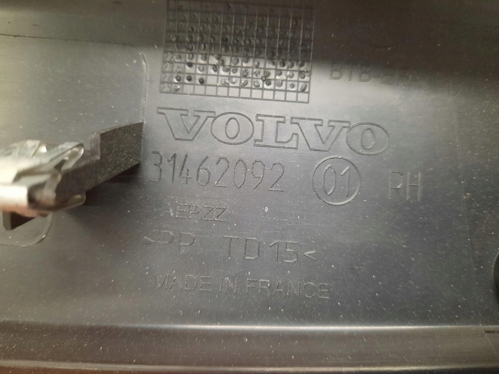 фото №5, Volvo xc40 17- защита молдинг крышки багажника правая 31462092