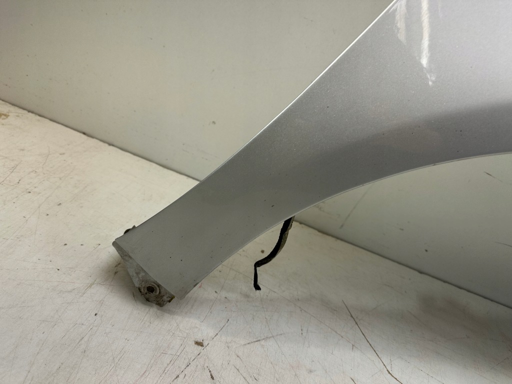 Крыло правая  перед toyota avensis t27 рестайлинг  11- 2014 цвет 1f7 Киев