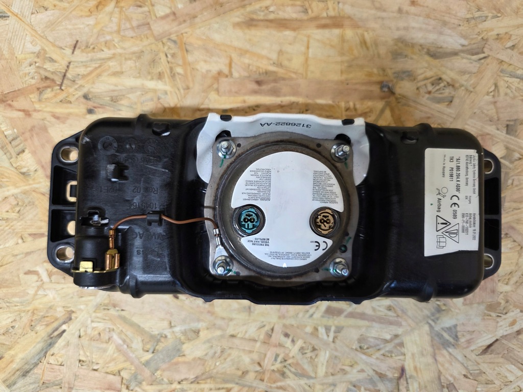 фото №13, Audi e tron gt консоль приборная панель подушка безопасности ремни подушка подушки безопасности подушки безопасности приборная панель