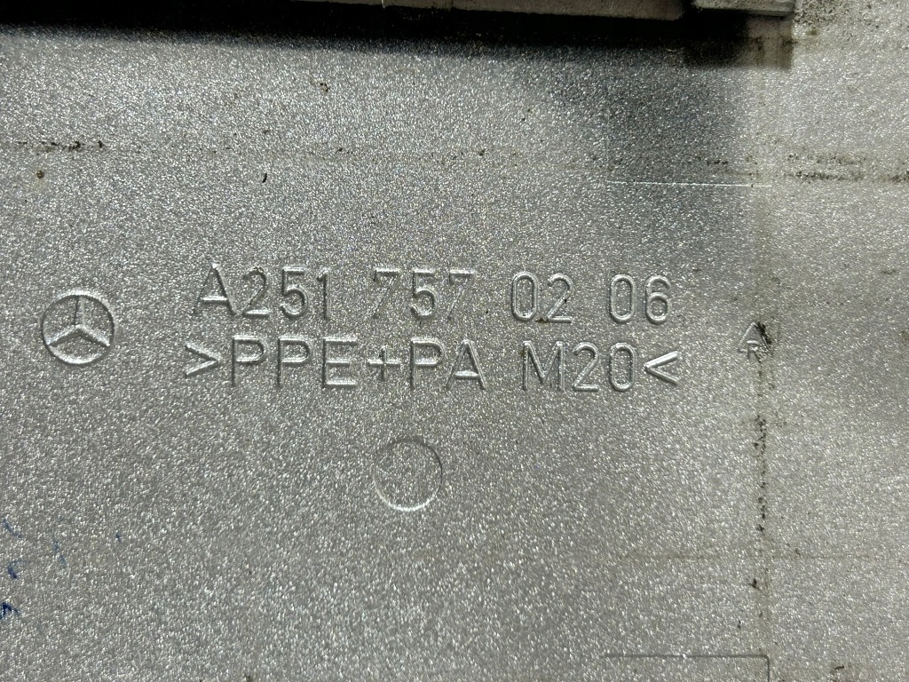 Кришка заливної пального mercedes w251 c775 775 в Україні