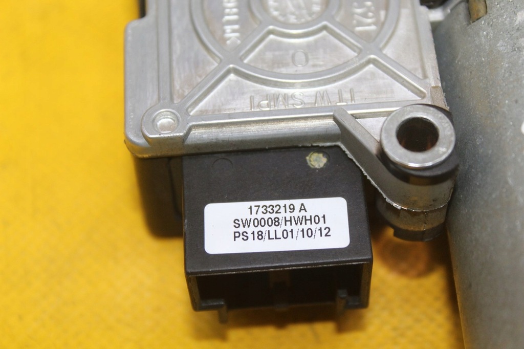 фото №5, Моторчик люк панорамы перед porsche cayenne ii 1733219a