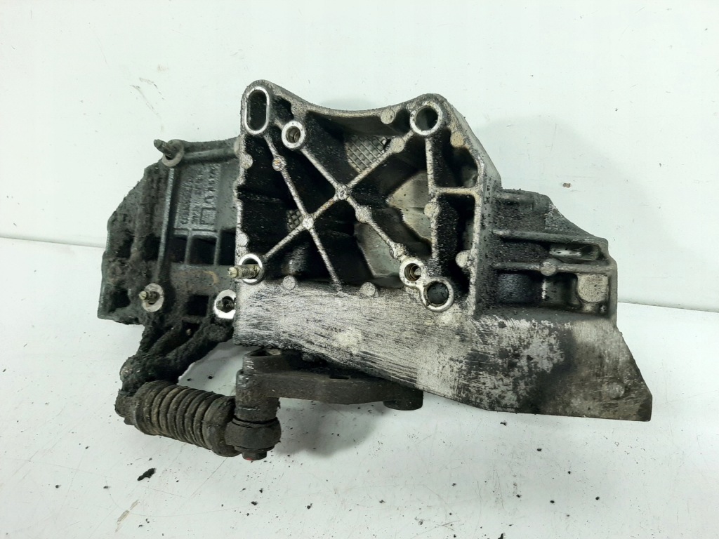 Peugeot 206 1.6i 04r кронштейн кронштейн генератора 9831005880 Киев