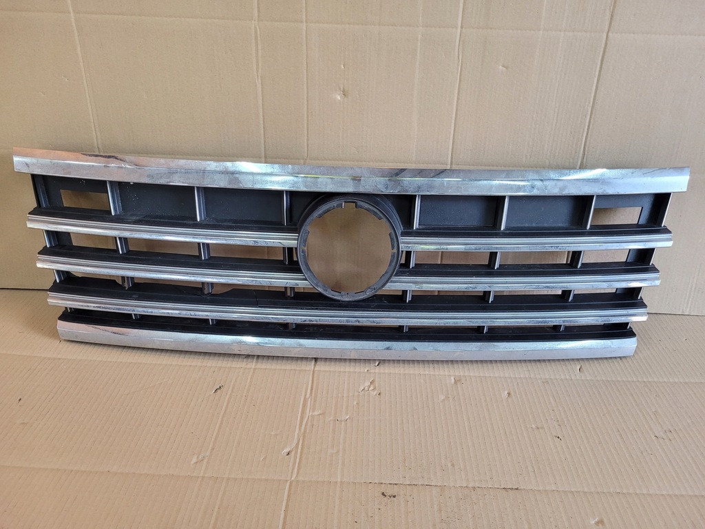 фото №1, Vw touareg iii решітка радіатора решітка радіатора перед хром na частини