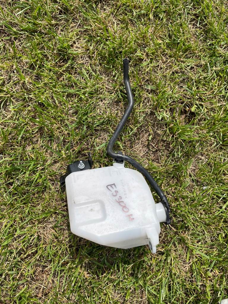 фото №1, Lexus es 300h 2018- бак розширювальний рідина