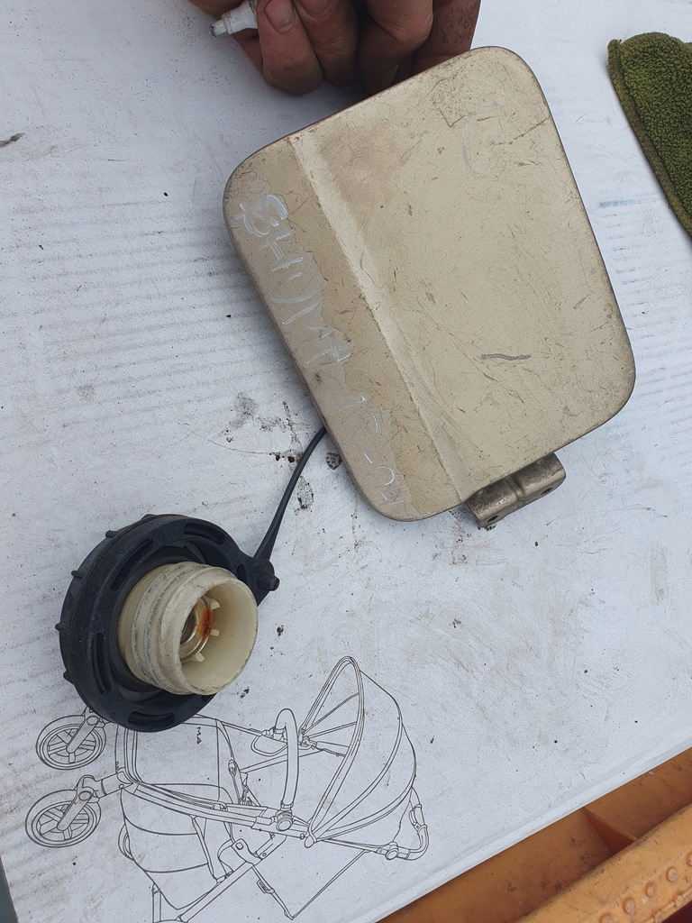 фото №13, Крышка заливной бака топлива volkswagen golf iii 3 vw golf 3 kombi