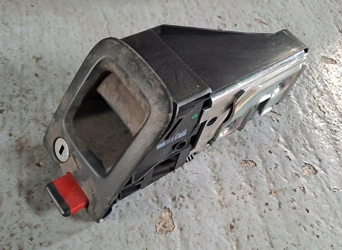 фото №1, Audi a4 b8 замок спинка сидіння задня 8k5885682