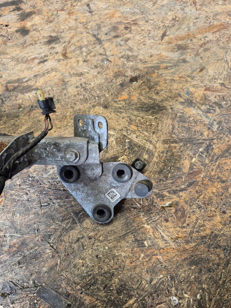 фото №4, Bmw f30 f30n 330e кронштейн кронштейн радиатора насоса wody кронштейн 8645337