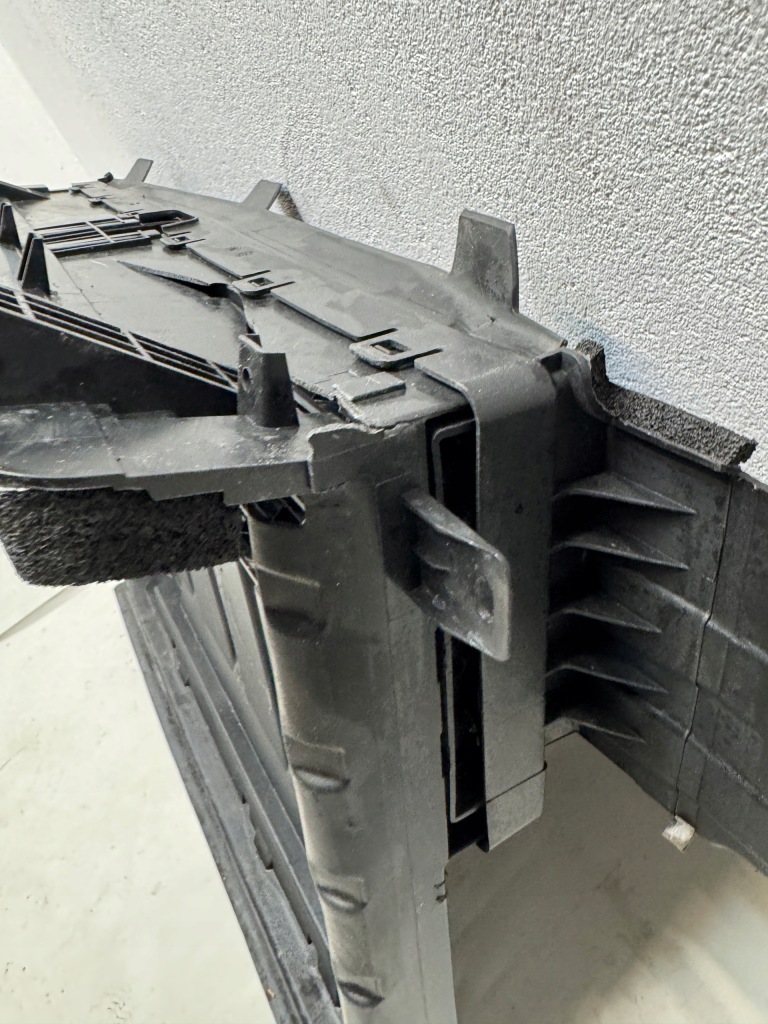 фото №9, Volvo ex30 ex-30 23- впуск шторка жалюзи воздуховод воздуха 80005258