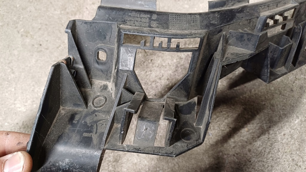 фото №8, Vw golf v plus направляющая бампера правый задняя задний 5m0807376