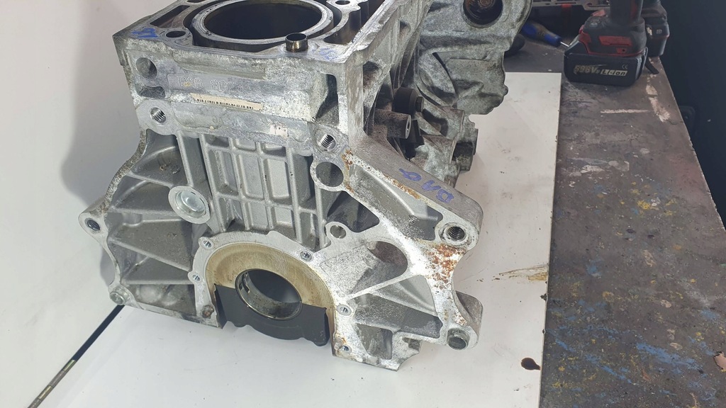 фото №8, Volkswagen golf v 5 touran 1.6 fsi bag 03c103019g блок двигателя номинальный