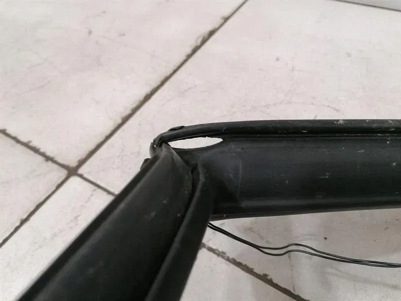 фото №6, Ferrari 612 scaglietti f137 door ущільнювач 66867700 l+r with defects seals