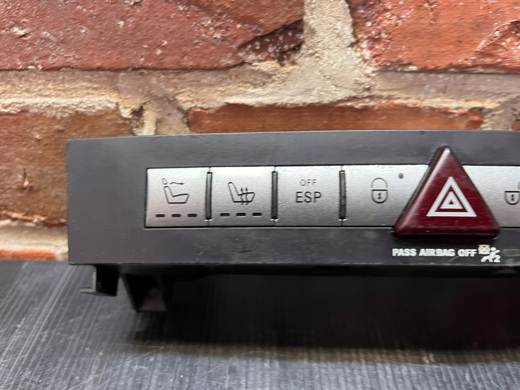 фото №4, Панель управление mercedes-benz оригинальный номер 1718204810