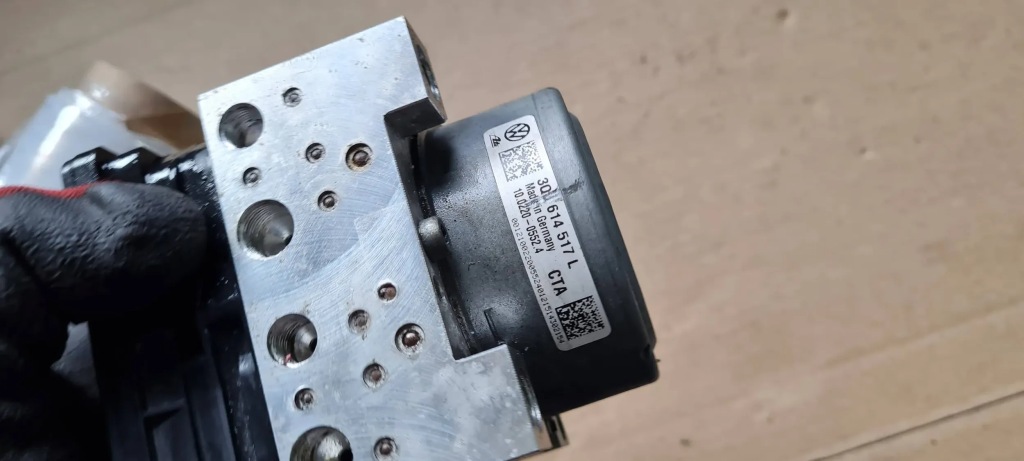 фото №1, S3 8v sedan a3 насос тормозная abs модуль pod радар 3q0907379l 3q0614517l