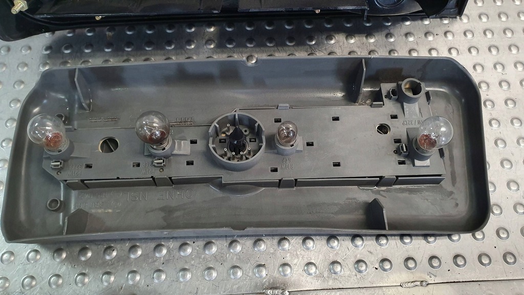 фото №7, Лампа задня права bmw 3 e30 1380858 82-