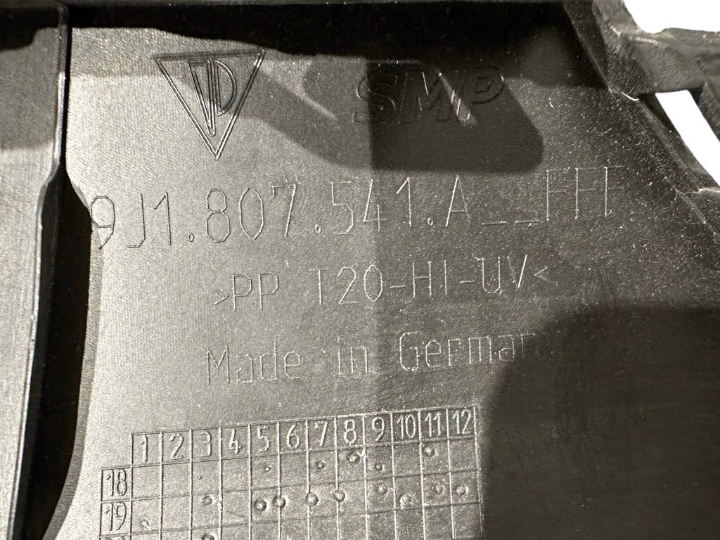 фото №11, Porsche taycan turbo s спойлер накладка передній бампера 9j1807541a