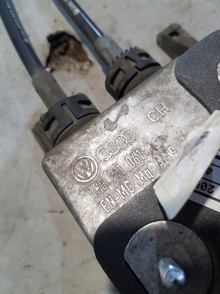 фото №13, Вибірник троси перемикання передач seat altea 1.6b 1k0711061a