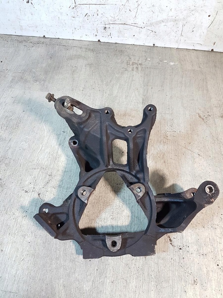 фото №1, Кронштейн кронштейн колеса шкивный toyota previa 2.2td