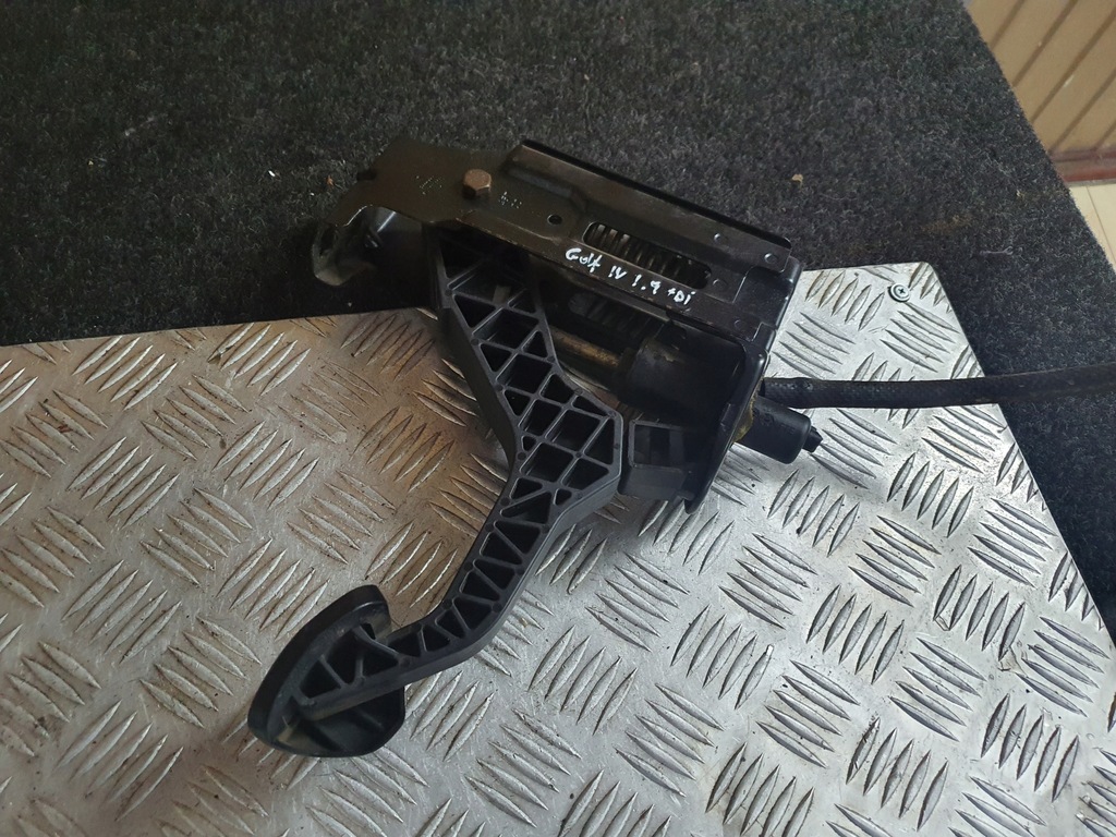 фото №1, Педаль зчеплення vw bora r1j1721373c