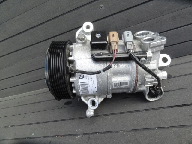 фото №1, Renault twingo iii 2021 lift компрессор 926005861r