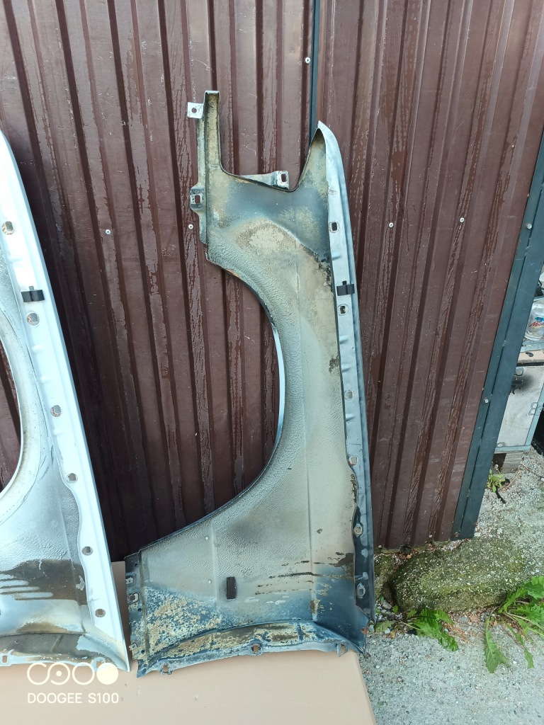 Mercedes w201 190 крыло  правый  перед без коррозия Оригинал