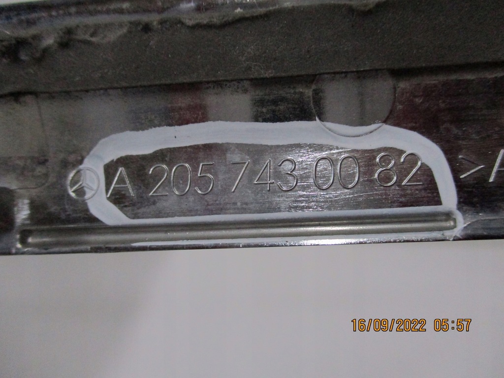 фото №8, Молдинг крышки mercedes 205 a2057430082