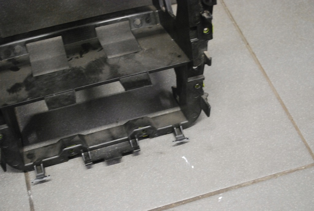 фото №7, Рамка корзина радио vw golf v 1k0858005c