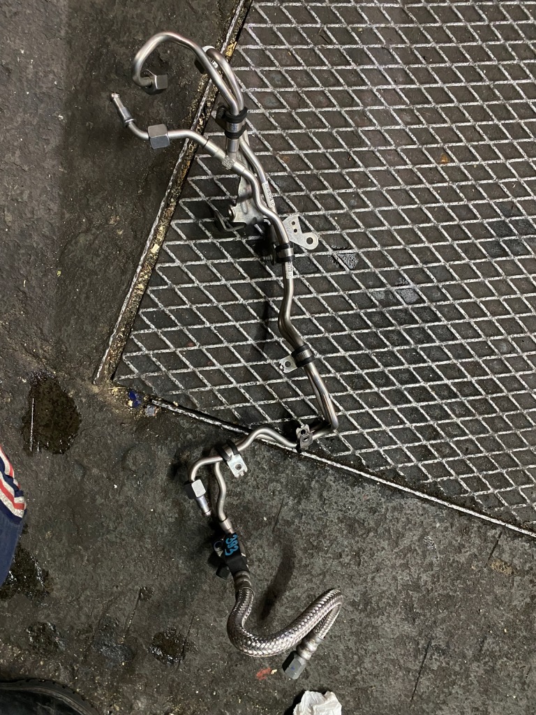 фото №1, 393 mercedes w218 cls 3.5 cgi шланг паливний a1276070103