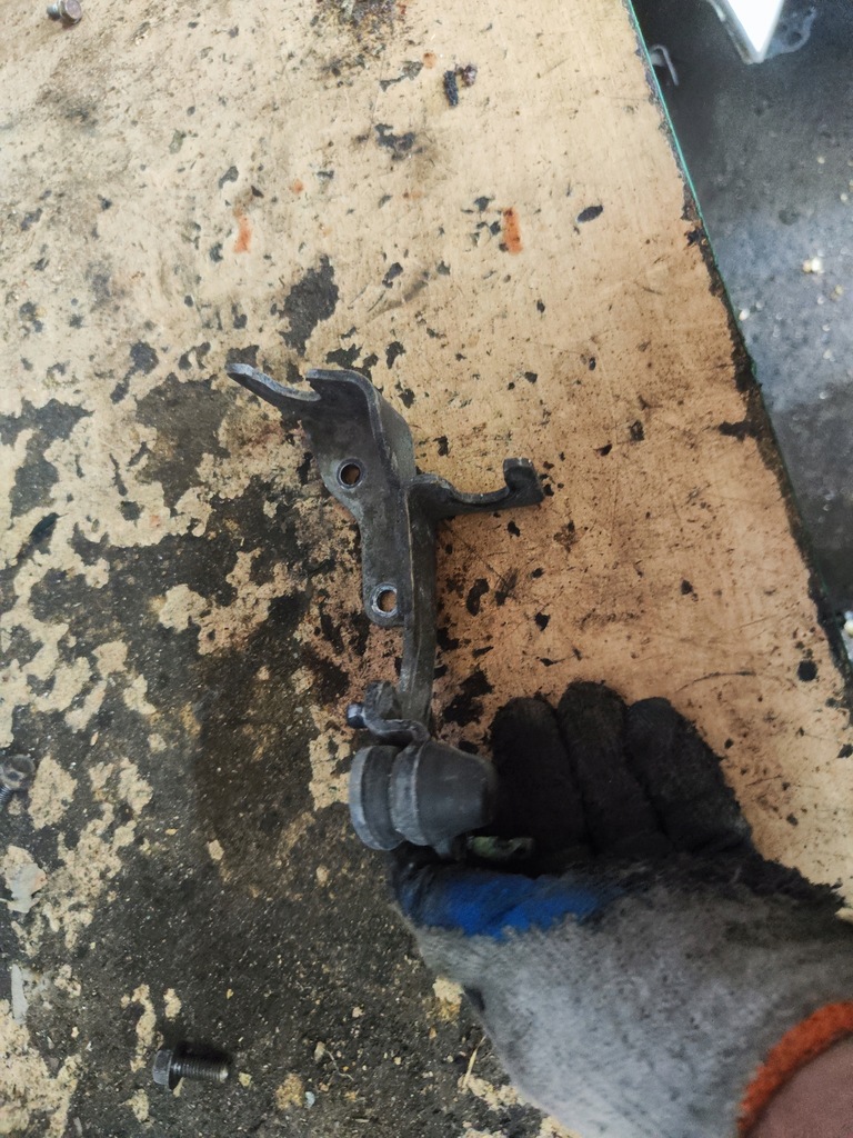 фото №1, Chevrolet spark m300 1.0 12v кронштейн тросов переключения передач